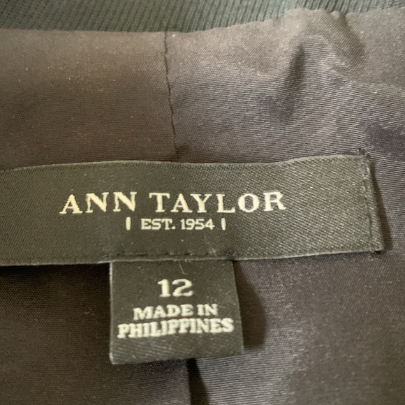 Ann Taylor black motorcycle cut polyester/wool/spandex lined jacket EUC - Picture 2 of 9